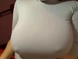 Hot amateur show off her amazing tits live cam